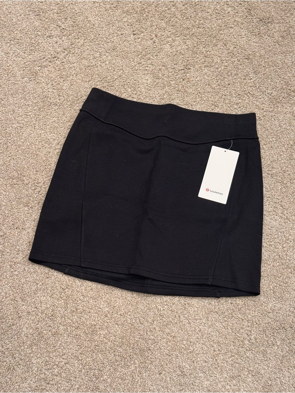 lululemon athletica Women’s Black Skirt. Large.